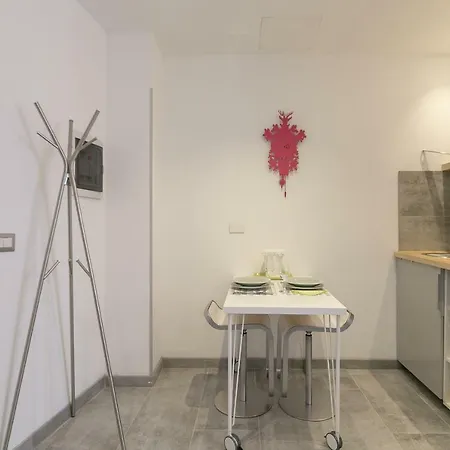 Modern Nest At Central Station Apartment
