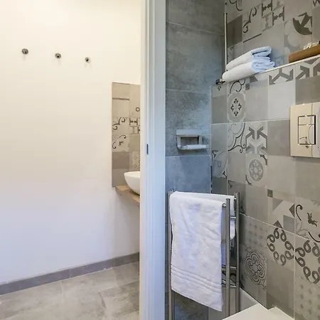Modern Nest At Central Station Apartment