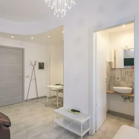 Modern Nest At Central Station Apartment *